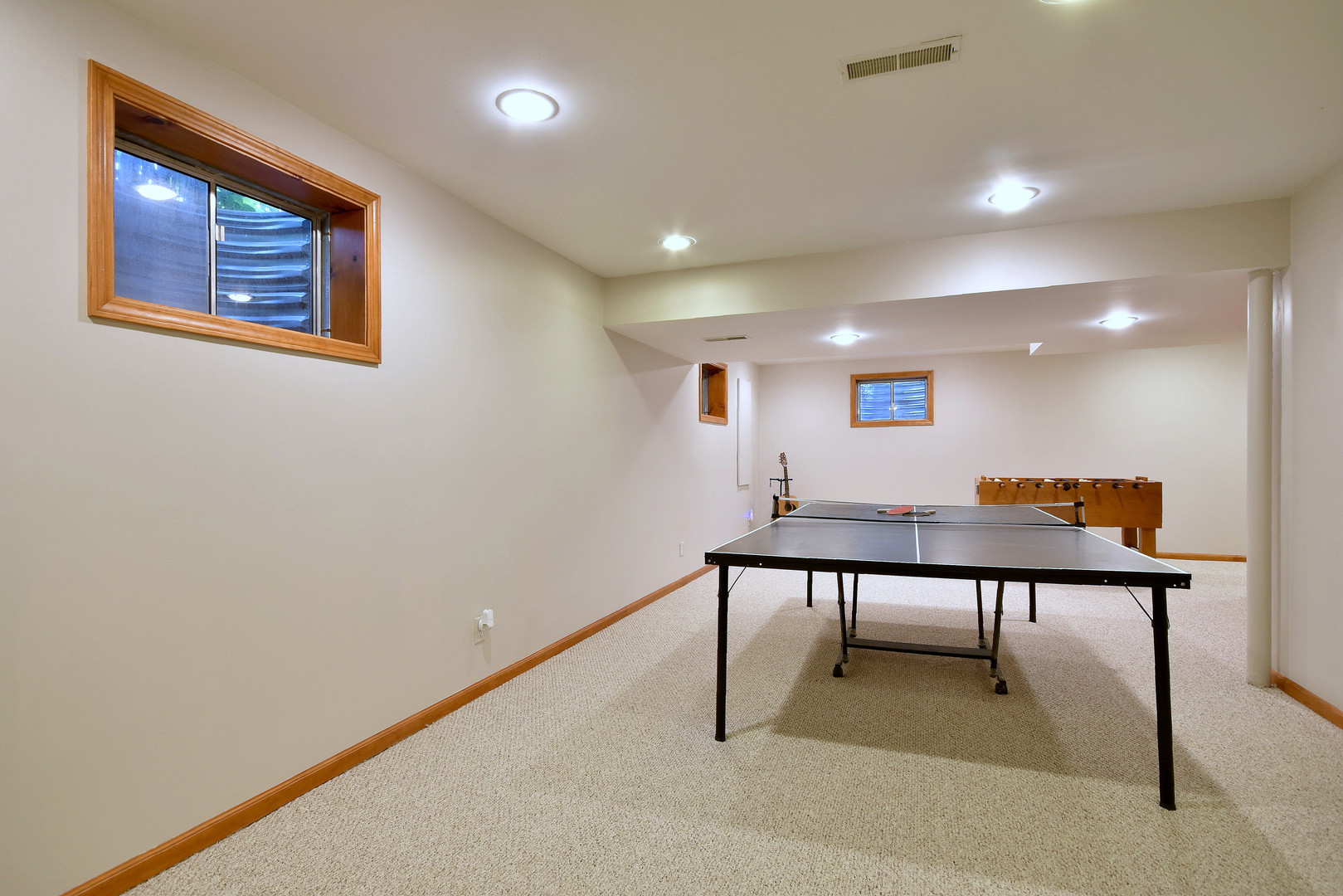 448 Lewis Road Geneva, IL 60134 - Photo 39 of 52 a room with furniture