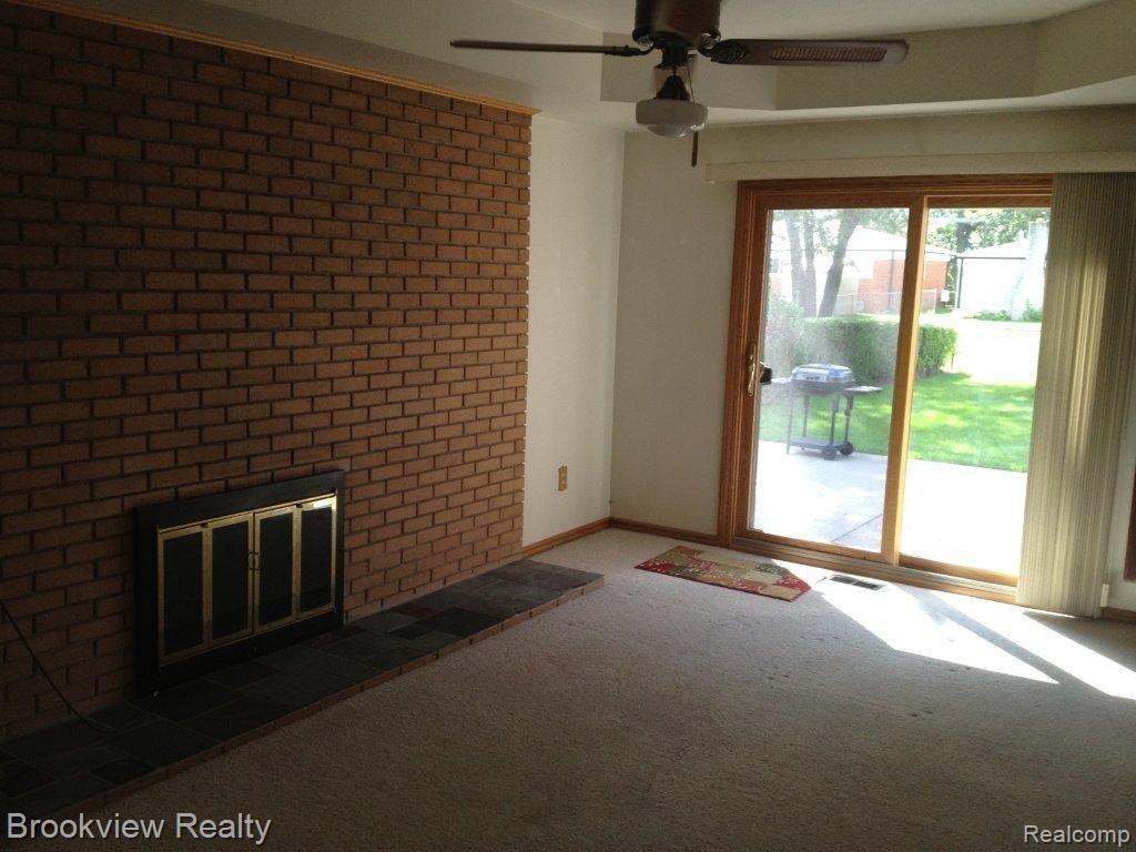 32139 Hayes Road Warren, MI 48088 - Photo 5 of 17 Family room