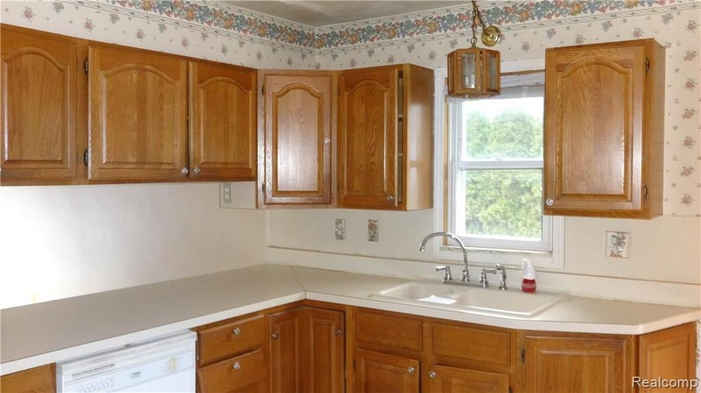 24919 Calvin Street Dearborn, MI 48124 - Photo 5 of 32