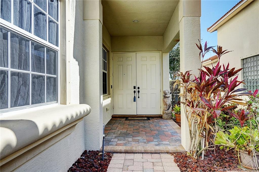 1041 Southeast Fleming Way Stuart, FL 34997 - Photo 3 of 38 Gallery Image 3