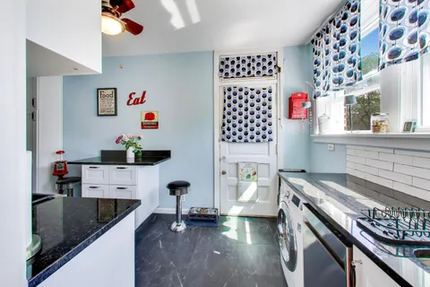 $265,000 | 1219 Hull Terrace, Unit 2B, Evanston, IL 60202