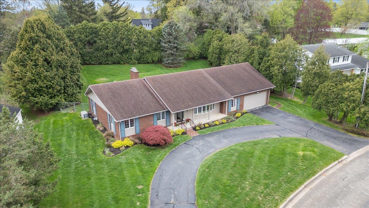 1131 Riverside Drive Owosso, MI 48867 - Photo 4 of 57