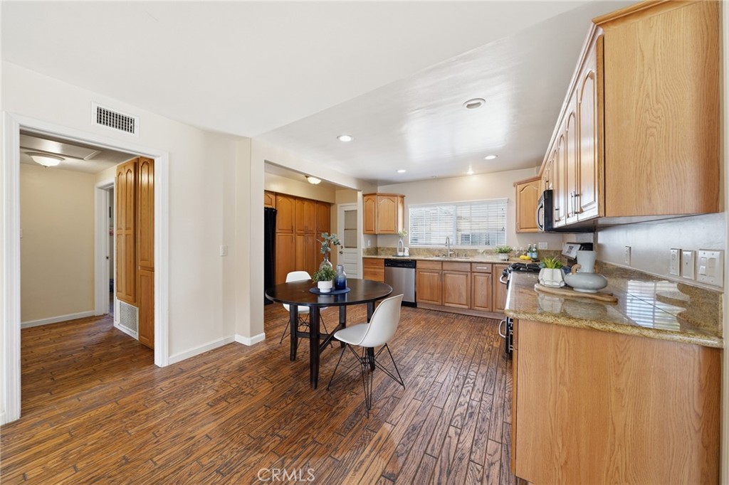 5041 Ridglea Avenue Buena Park, CA 90621 - Photo 24 of 60 KITCHEN