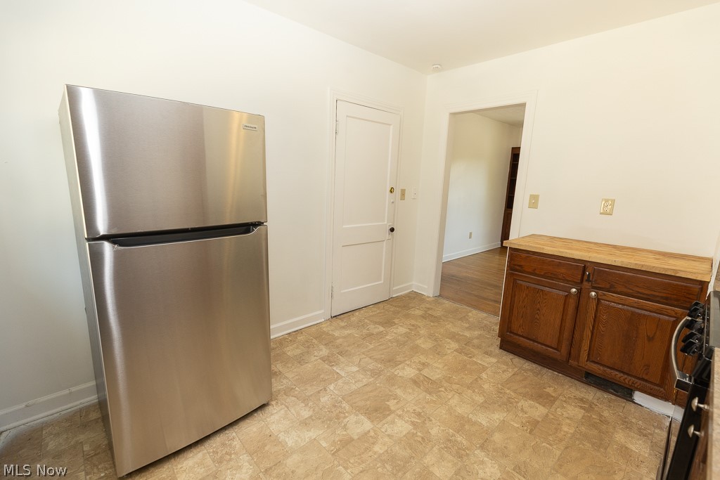 14221 Glenside Road Cleveland, OH 44110 - Photo 31 of 50