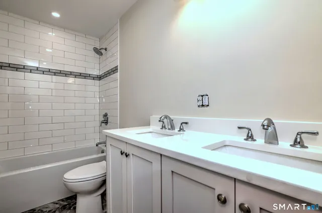 $895,000 | 109 Green Meadow Road, Milford, CT 06461