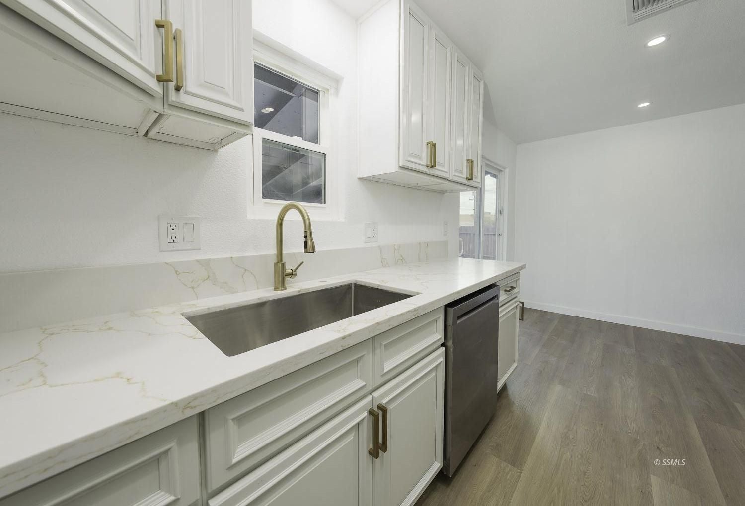 236 West Perdew Avenue Ridgecrest, CA 93555 - Photo 9 of 26 Gallery Image 9
