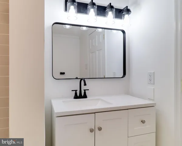 $239,999 | 442 Via Cascata Drive, Clementon, NJ 08021