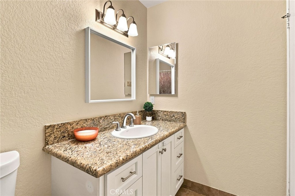 1842 Rory Lane, Unit 4 Simi Valley, CA 93063 - Photo 33 of 43 Gallery Image 33