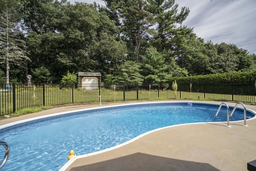 632 Middle Road Acushnet, MA 02743 - Photo 11 of 42 Gallery Image 11