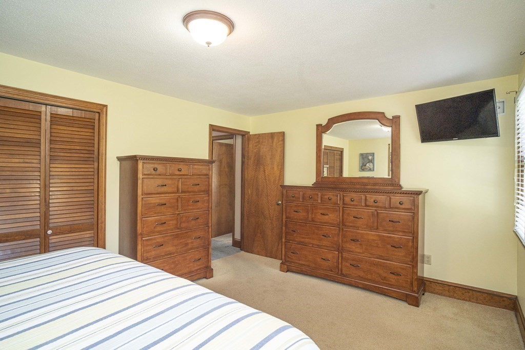632 Middle Road Acushnet, MA 02743 - Photo 38 of 42 Gallery Image 38