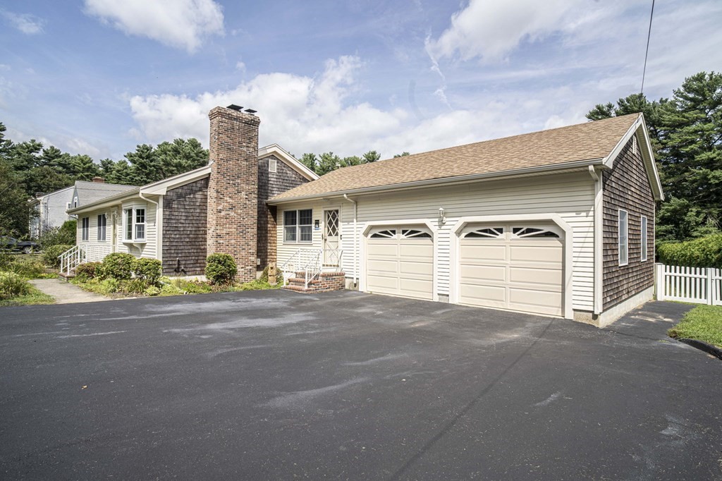 632 Middle Road Acushnet, MA 02743 - Photo 4 of 42 Gallery Image 4