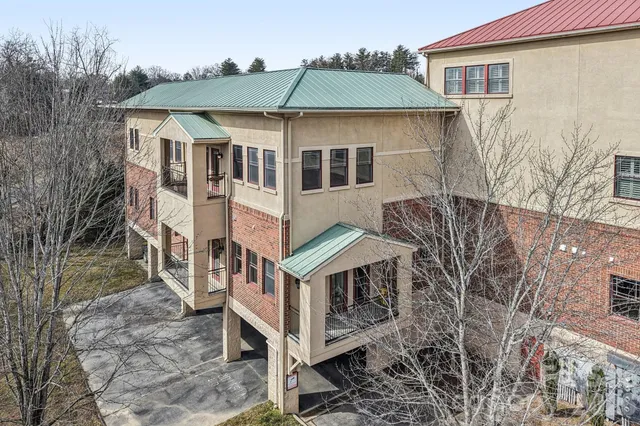 $389,900 | 475 South Church Street, Unit E, Hendersonville, NC 28792