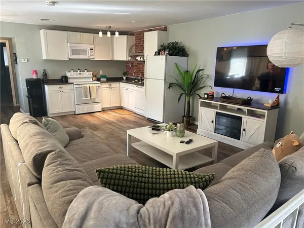 $1,935 | 1358 Lorilyn Avenue, Unit 4, Las Vegas, NV 89119