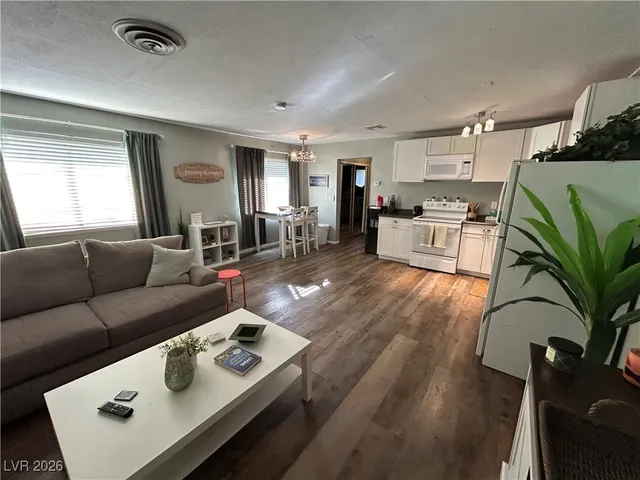 $2,100 | 1358 Lorilyn Avenue, Unit 4, Las Vegas, NV 89119