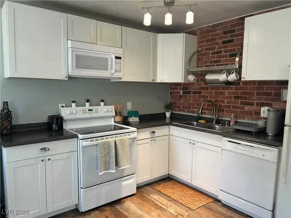 $1,935 | 1358 Lorilyn Avenue, Unit 4, Las Vegas, NV 89119