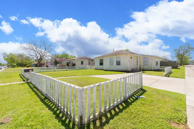 a view of an house with a swimming pool