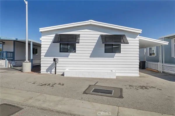 $269,000 | 304 North Jade Cove Drive, Unit 64, Long Beach, CA 90803