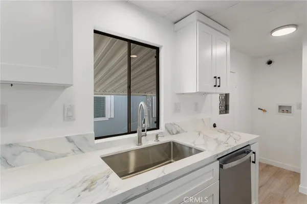 $269,000 | 304 North Jade Cove Drive, Unit 64, Long Beach, CA 90803