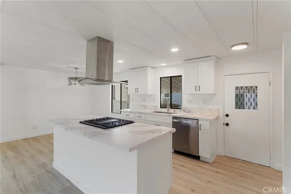 $269,000 | 304 North Jade Cove Drive, Unit 64, Long Beach, CA 90803