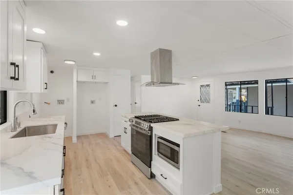 $269,000 | 304 North Jade Cove Drive, Unit 64, Long Beach, CA 90803