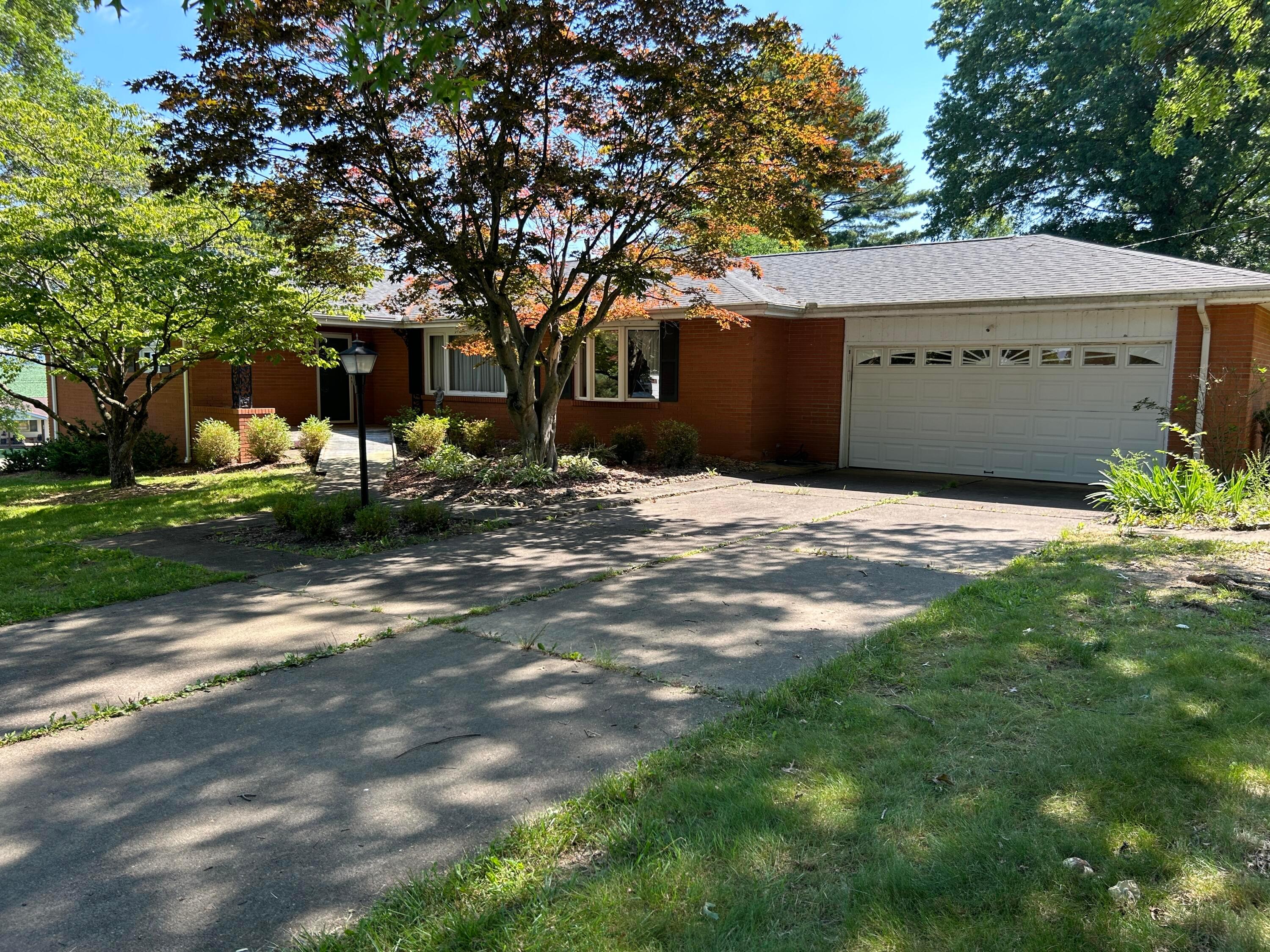 3900 Valley View Road Zanesville, OH 43701 - Photo 2 of 26 IMG_1214