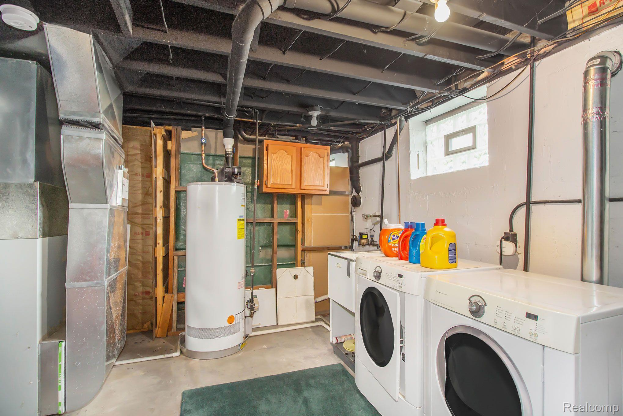 7280 Perry Lake Road Clarkston, MI 48346 - Photo 16 of 27 Laundry room