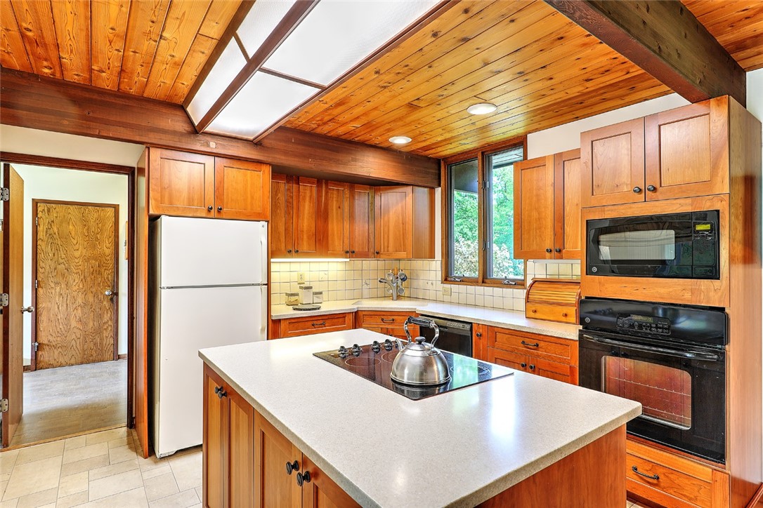 266 Indian Point Road Tiverton, RI 02878 - Photo 16 of 48