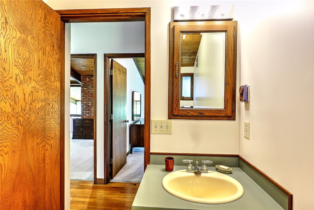 266 Indian Point Road Tiverton, RI 02878 - Photo 33 of 48