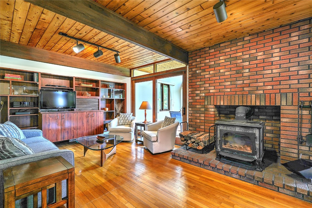 266 Indian Point Road Tiverton, RI 02878 - Photo 8 of 48