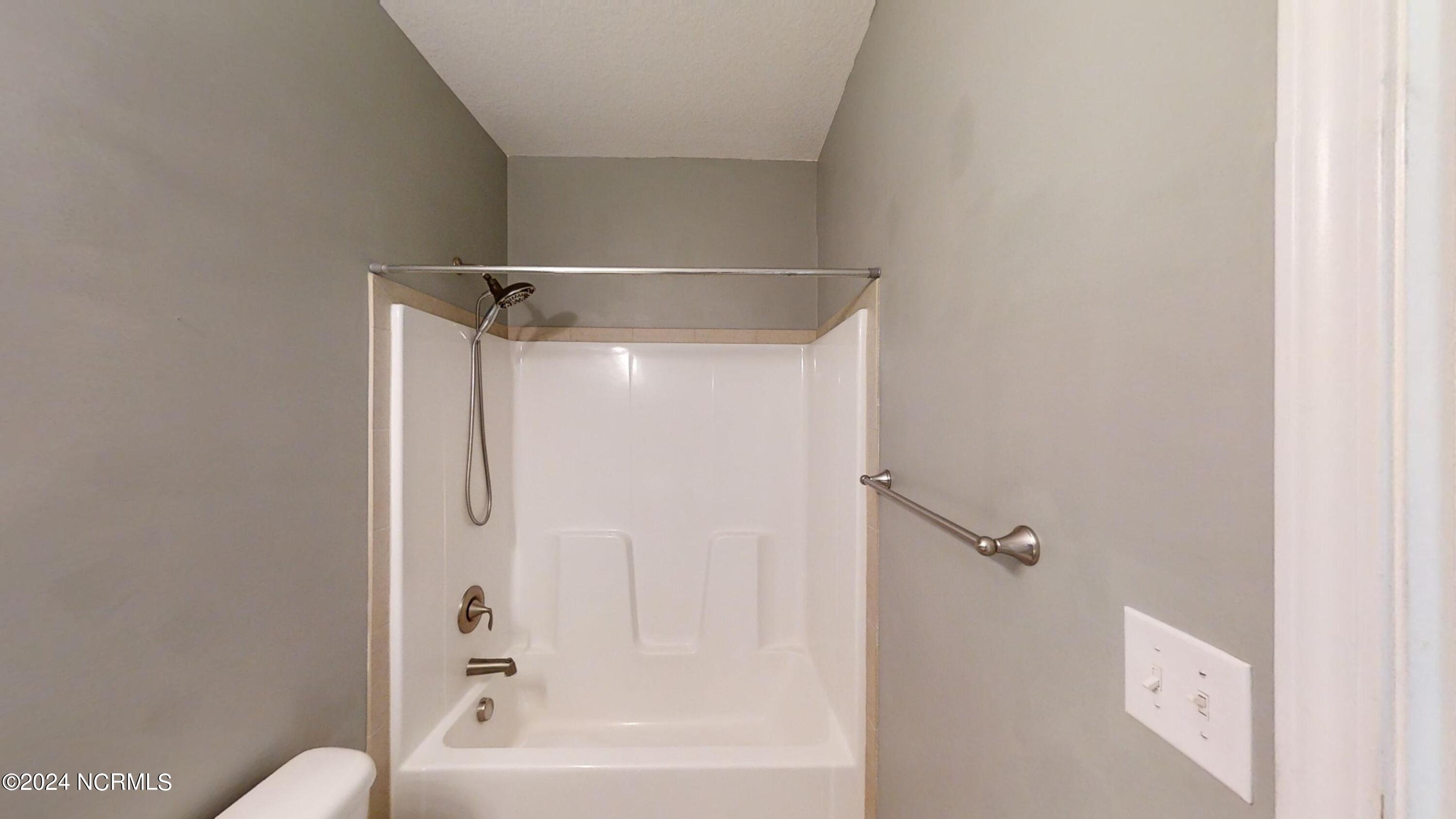 512 Romper Road Sneads Ferry, NC 28460 - Photo 14 of 32 512-Romper-Road-Hall-Bath-Tub
