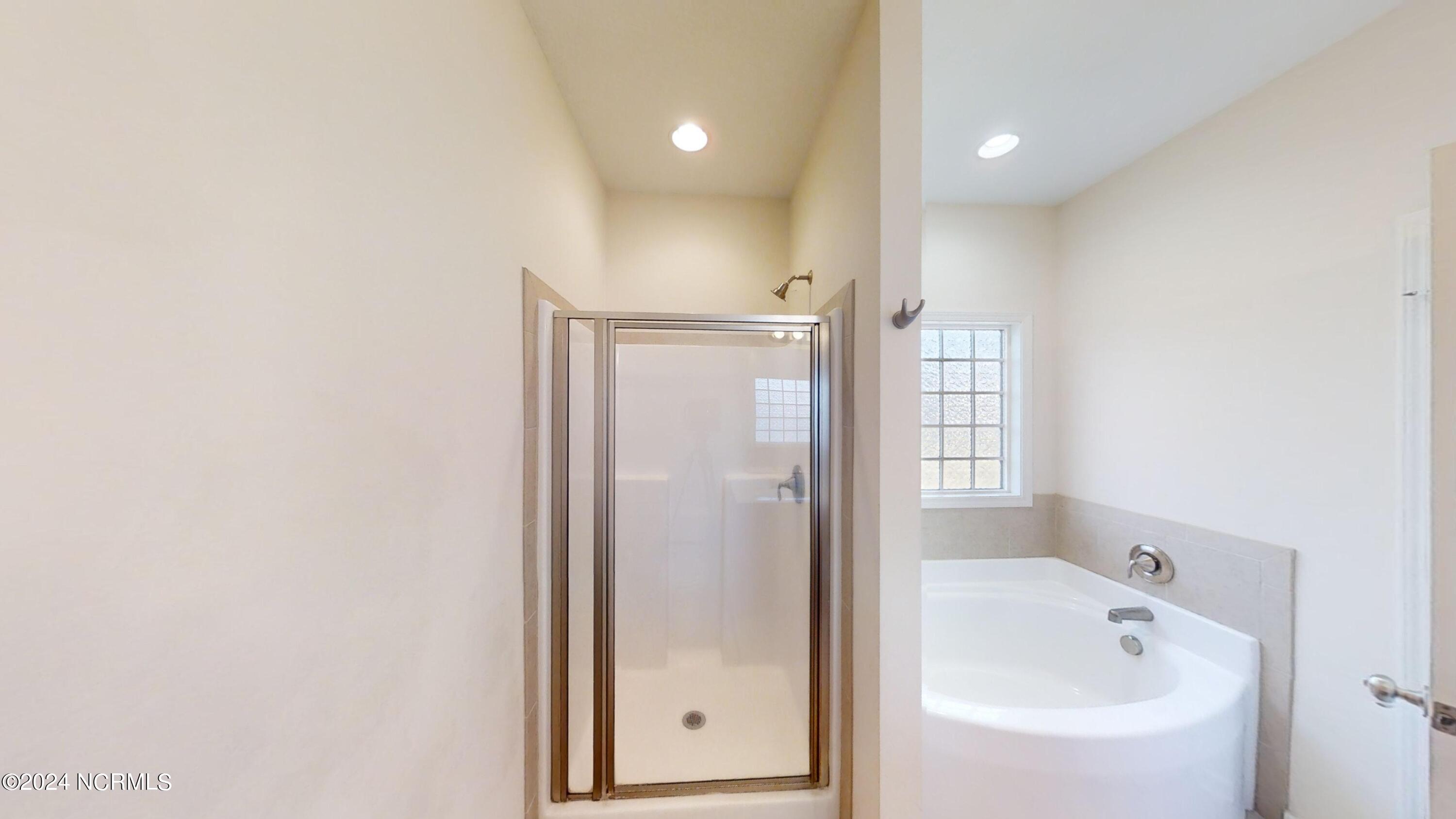 512 Romper Road Sneads Ferry, NC 28460 - Photo 29 of 32 512-Romper-Road-Primary-Bath-ShowerTub