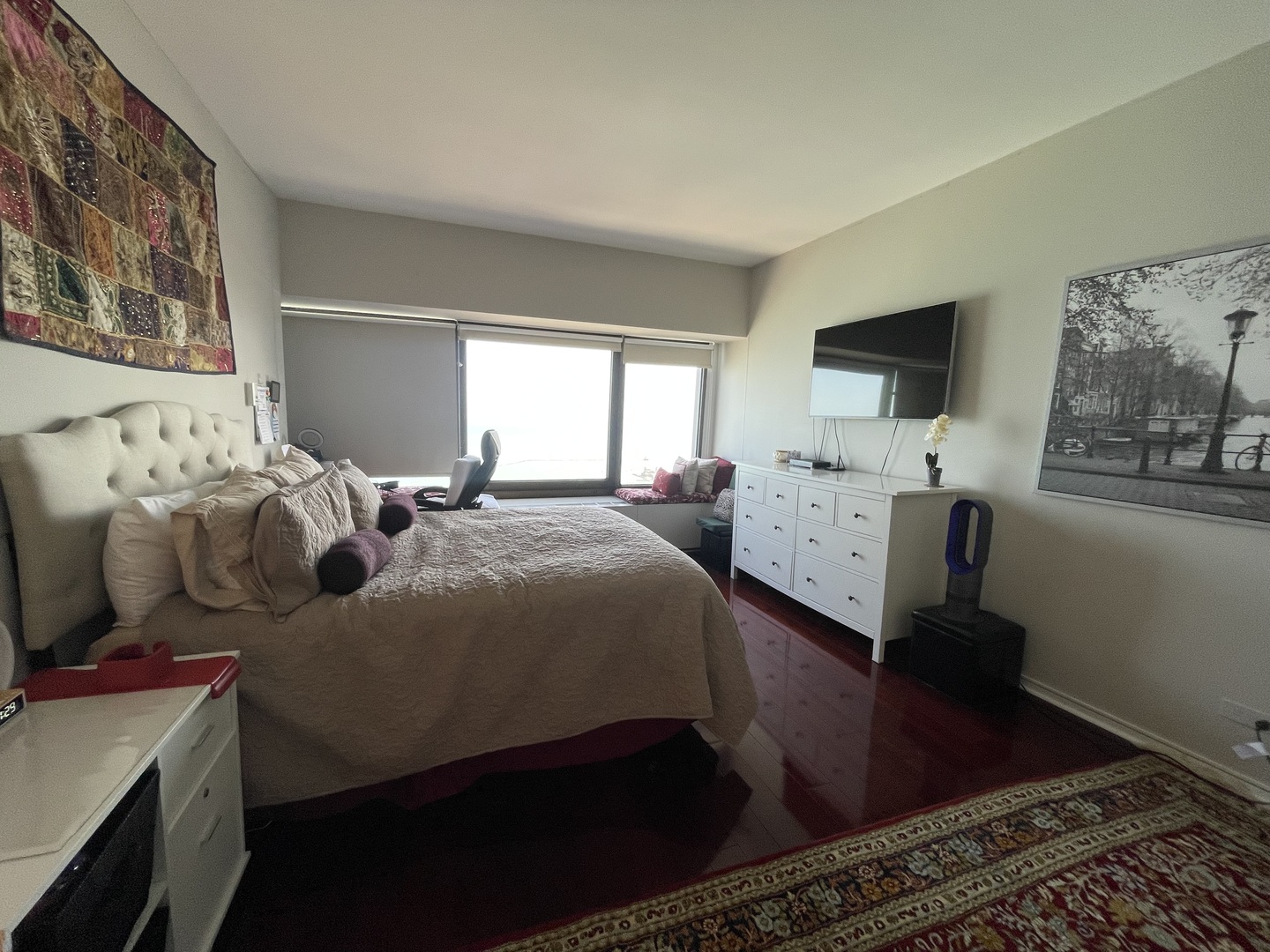 175 East Delaware Place, Unit 6706 Chicago, IL 60611 - Photo 22 of 30 a bedroom with a bed and a flat screen tv