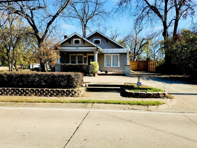 $2,000 | 708 North Rockwall Street, Terrell, TX 75160