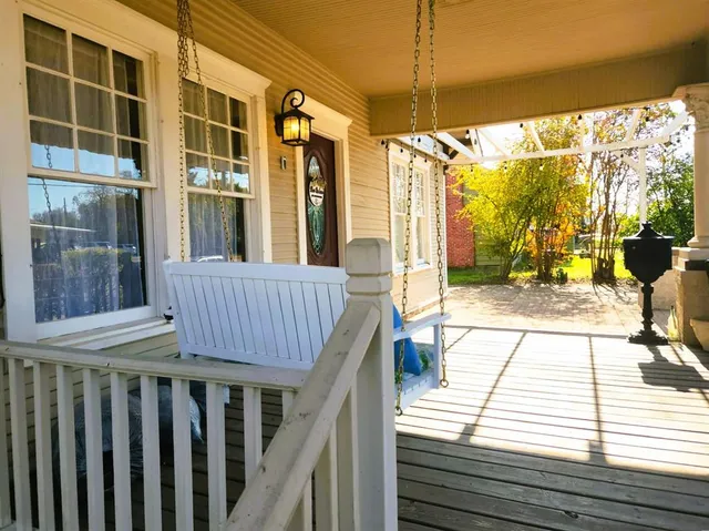 $2,000 | 708 North Rockwall Street, Terrell, TX 75160