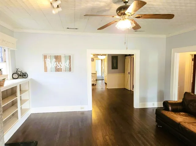 $2,000 | 708 North Rockwall Street, Terrell, TX 75160