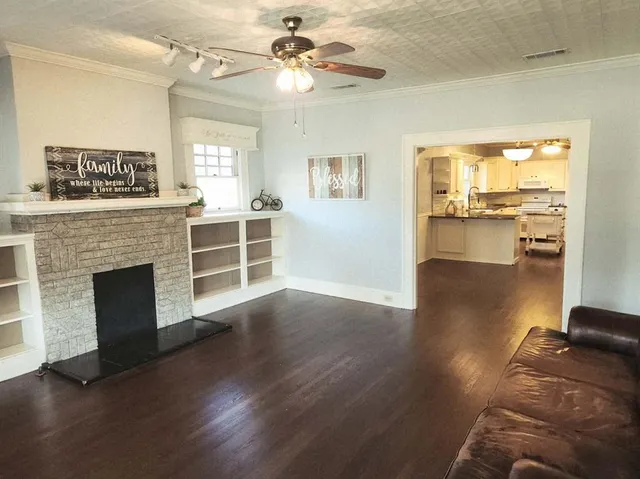 $2,000 | 708 North Rockwall Street, Terrell, TX 75160