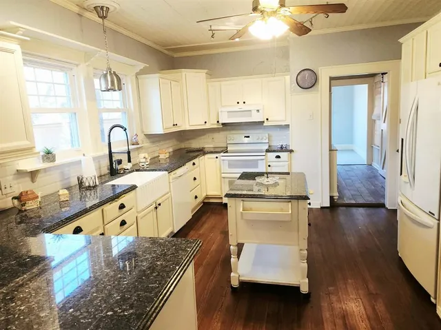 $2,000 | 708 North Rockwall Street, Terrell, TX 75160