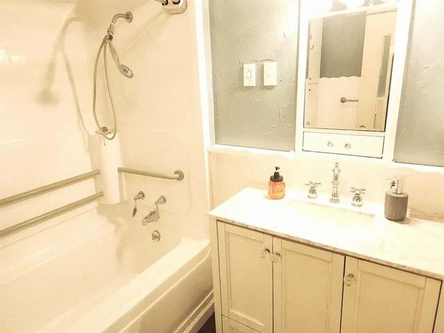 $2,000 | 708 North Rockwall Street, Terrell, TX 75160