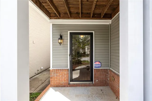 a view of an entrance of the house
