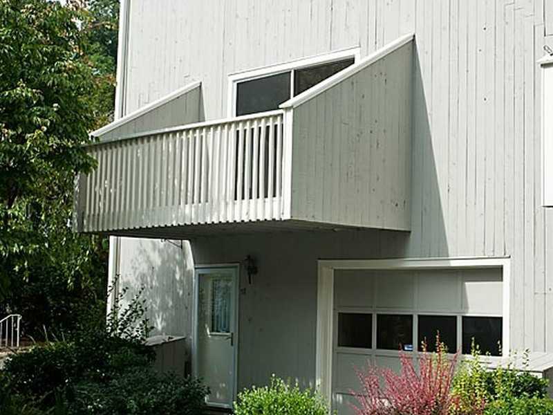 57 Stirrup Lane, Unit 57 Riverside, CT 06878 - Photo 8 of 17 a balcony view with a garden space