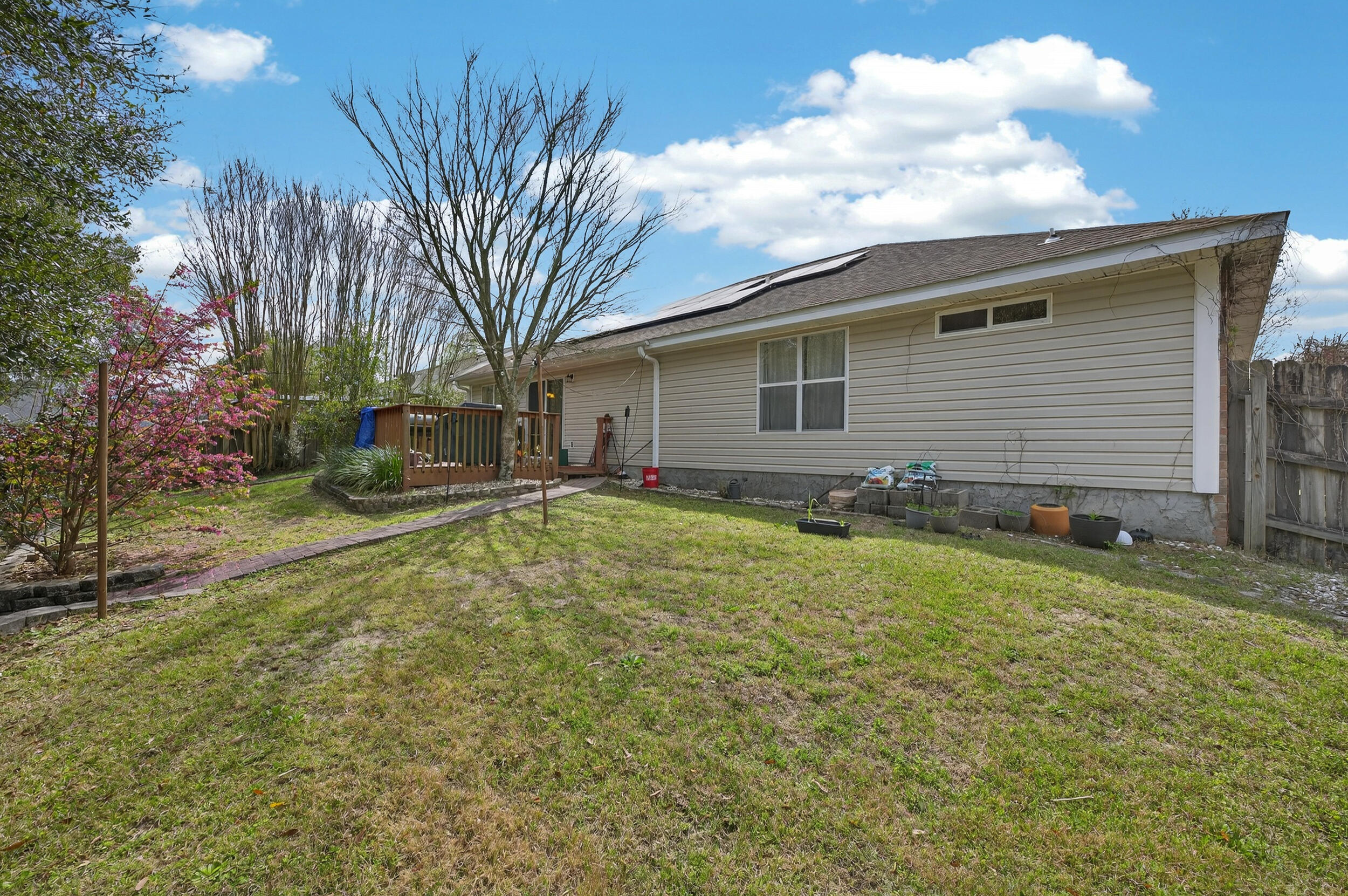4717 Whitewater Lane Crestview, FL 32539 - Photo 53 of 55 a backyard of a house