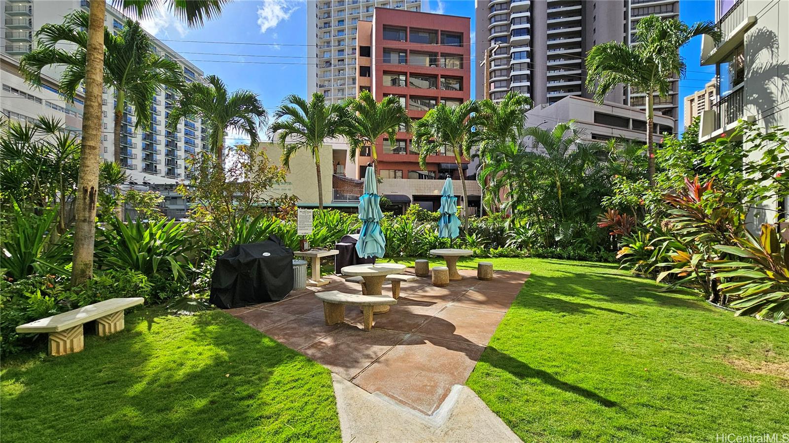 425 Ena Road, Unit B501 Honolulu, HI 96815 - Photo 12 of 16 a view of a house with swimming pool and sitting area