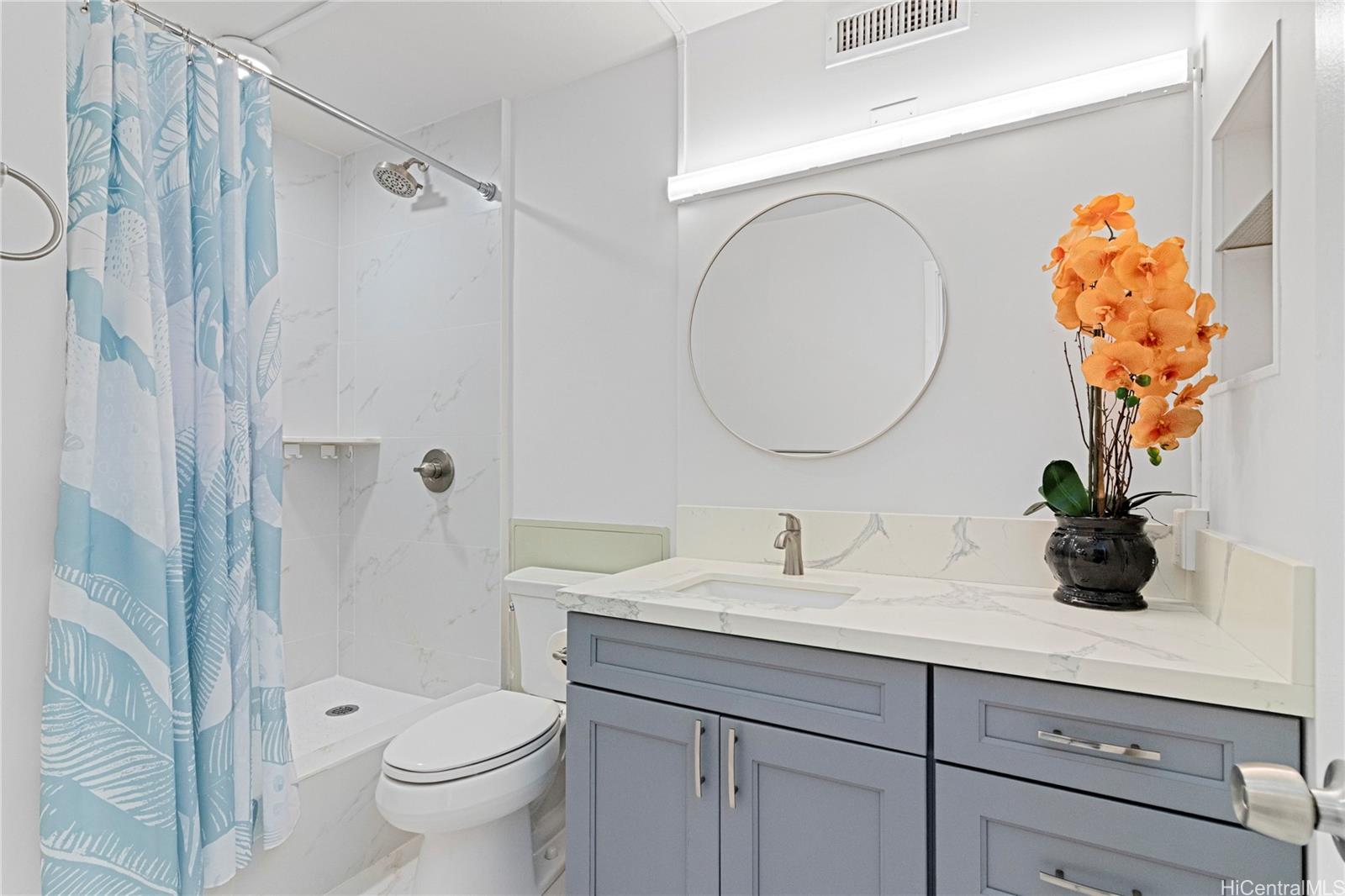 425 Ena Road, Unit B501 Honolulu, HI 96815 - Photo 5 of 16 a bathroom with a toilet sink and mirror