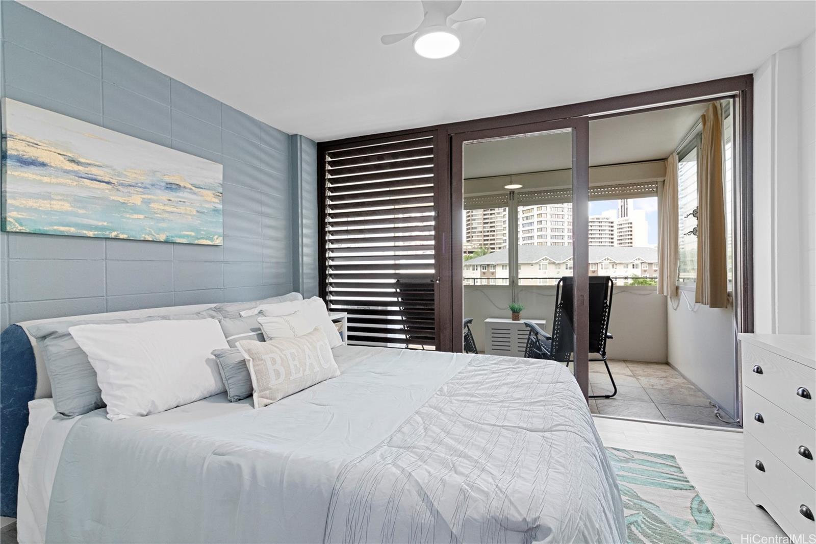425 Ena Road, Unit B501 Honolulu, HI 96815 - Photo 7 of 16 a bedroom with a bed and large windows