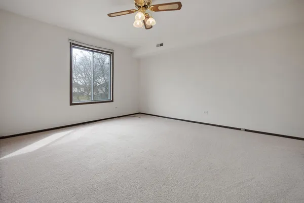 $249,900 | 854 East Carriage Lane, Unit 8, Palatine, IL 60074