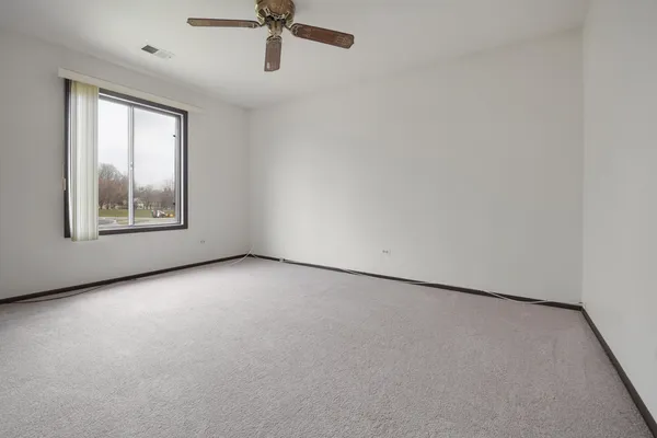 $249,900 | 854 East Carriage Lane, Unit 8, Palatine, IL 60074