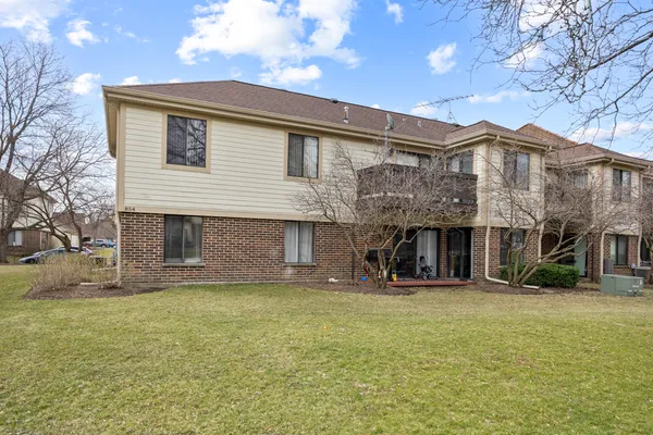 $249,900 | 854 East Carriage Lane, Unit 8, Palatine, IL 60074