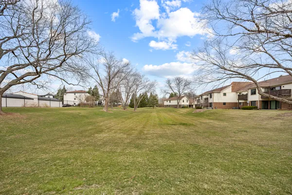 $249,900 | 854 East Carriage Lane, Unit 8, Palatine, IL 60074