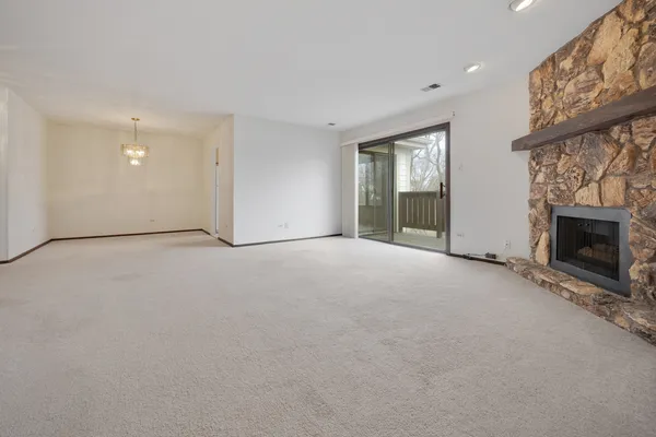 $249,900 | 854 East Carriage Lane, Unit 8, Palatine, IL 60074