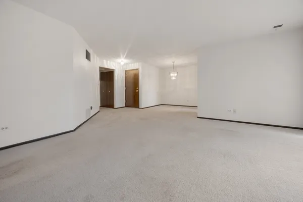 $249,900 | 854 East Carriage Lane, Unit 8, Palatine, IL 60074